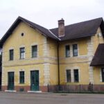 Sellye állomás felvételi épülete az utca felől