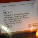 Sellye: az iránytábla és a mécses