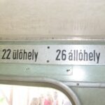 A vonaton. Ezúttal egy Dunakeszi-kocsiban utaztunk