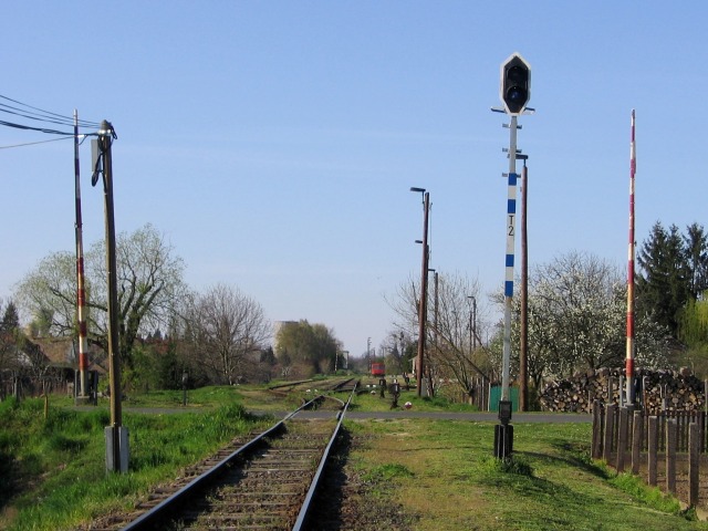 Útátjáró a nagyatádi állomástól délre. Somogyszob felé tekintünk (2007.04.05.)