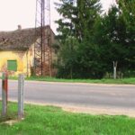 Sorompómaradványok a Taranyi út vasúti átjárójánál (készítette: Csuka Barna, 2006.)