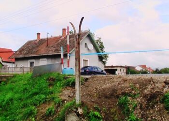 Sorompómaradvány a Babócsai út vasúti átjárójánál (készítette: Csuka Barna, 2006.)