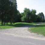 A nyomvonal egy lábodi utcát keresztez, túloldalt a Vasút utcában folytatódik (Nagyatád felé visszatekintve) (2007.06.13.)