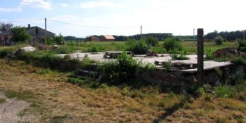 Kadarkút: a rámpa az utca felől (2007.08.01.)