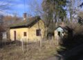 Lipótfa: a bekötőút átjárójának egykori őrháza, állapota egyre rosszabb (2008.02.07.)