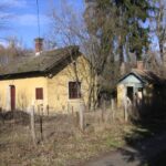 Lipótfa: a bekötőút átjárójának egykori őrháza, állapota egyre rosszabb (2008.02.07.)