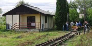 Csisztagyógyfürdő: a település felőli váltó és a felvételi épület