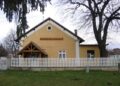 A régi felvételi épület ma részben fogorvosi rendelő