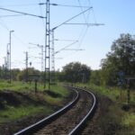 A zágrábi fővonal délnyugati irányba kanyarodik ki Gyékényesről (előbbi esetében északnyugati, utóbbinál délnyugati) irányába távolodnak.