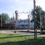 A Kocsijavító épülete a fordítókoronghoz vezető vágány mellől nézve
