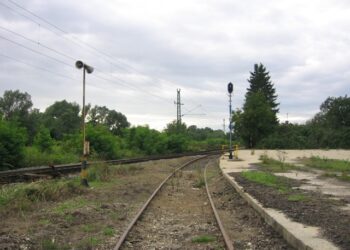 Kanizsa felé nézve a Zákány Gyékényes felőli szélén található csonkavágány sínszálai közül