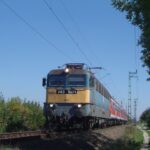 Gyékényes: V43 1071 érkezik személyvonatával Dombóvár felől (készítette: Gálovics Márk, 2007.09.23.)