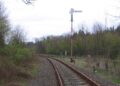 Középrigóc bejárati jelzője a 62-es vonal felől, háttérben a pécsi fővonal