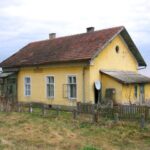 Segesd régi vasútállomásának felvételi épülete (a korábbi Alsósegesd) a vasútvonal mentén (a mai megállótól déli irányban 1 km-re) (2008.03.01.)