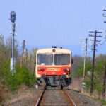 Bzmot 196 távozóban Marcaliból. Háttérben a Balatonon túli hegyek (készítette: Gálovics Márk)