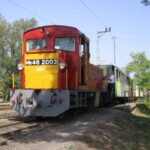 Az Mk48-as mozdonnyal érkező különvonat. A gép érkezés után nem sokkal visszaállt a fűtőházba