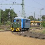 A somogyszentpáli személyvonat érkezése Balatonfenyvesre (15:15) - ezúttal egy kecskeméti kocsival. A deltázást követően a vonat - ahogy átlagos hétköznapokon is szokta - a fenyvesi GV állomás II. vágányára állt, majd 16:00-kor ismét elindult Somogyszentpálra