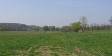 A 12-es őrháztól Szigetvár felé visszatekintve: a vasút a réten haladt