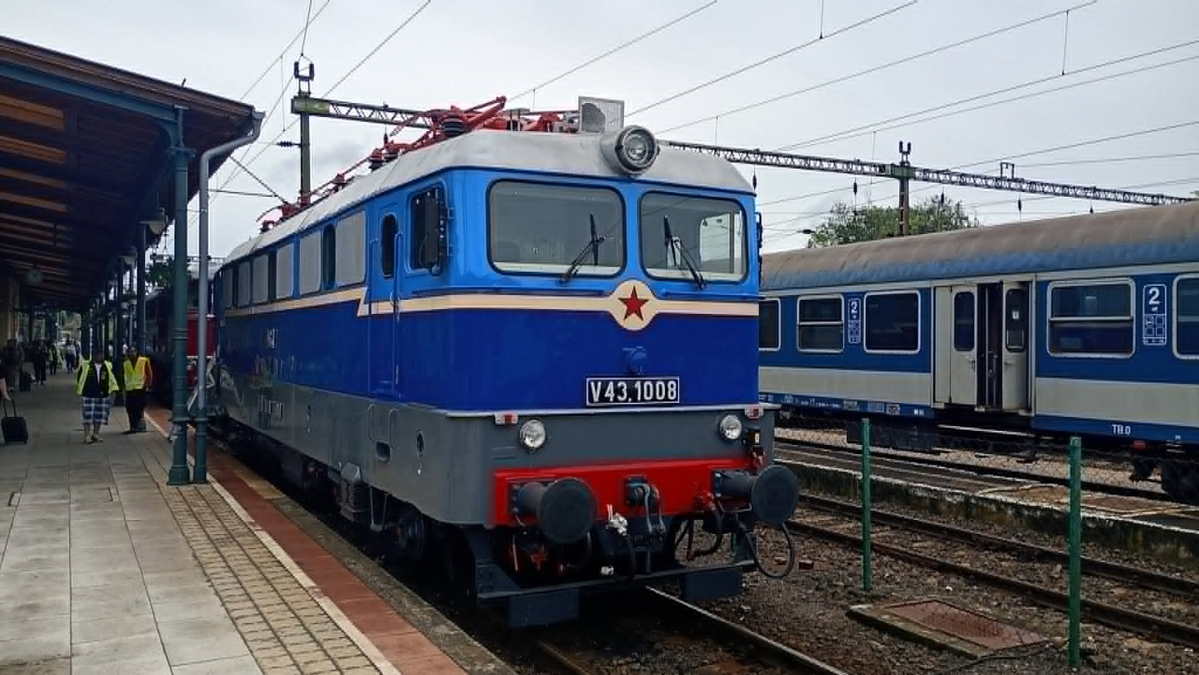V43